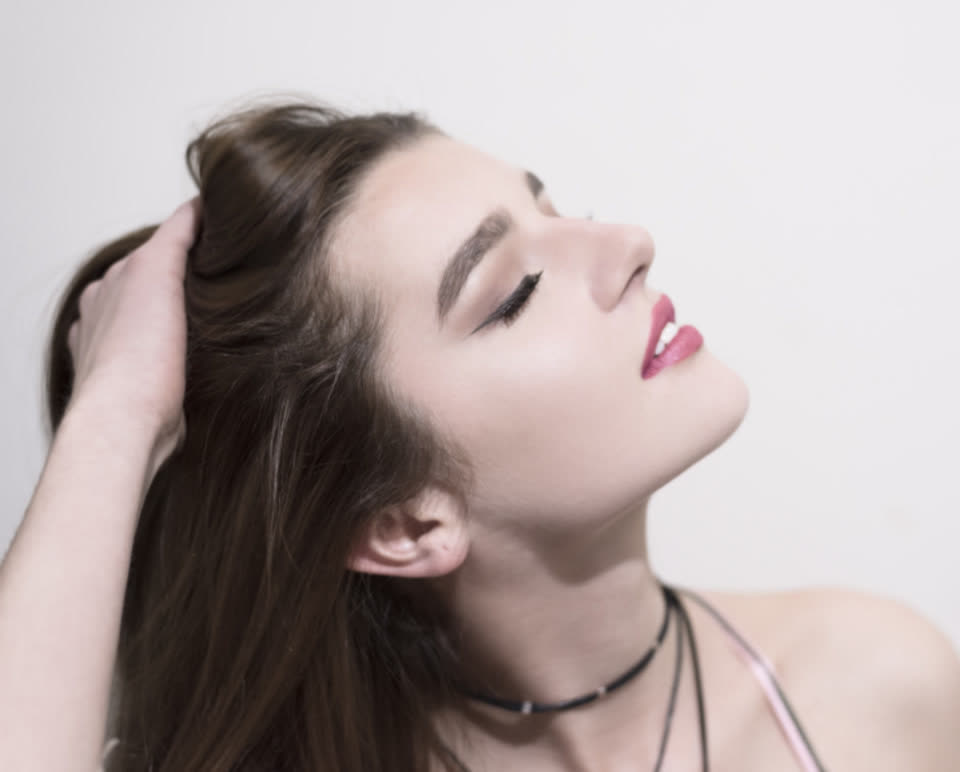 Ritratto con i capelli lunghi